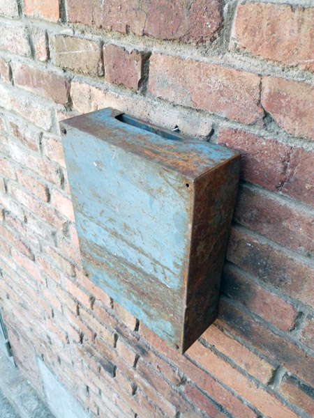 caja pared meta azul gastada taller 30x24x9 1u